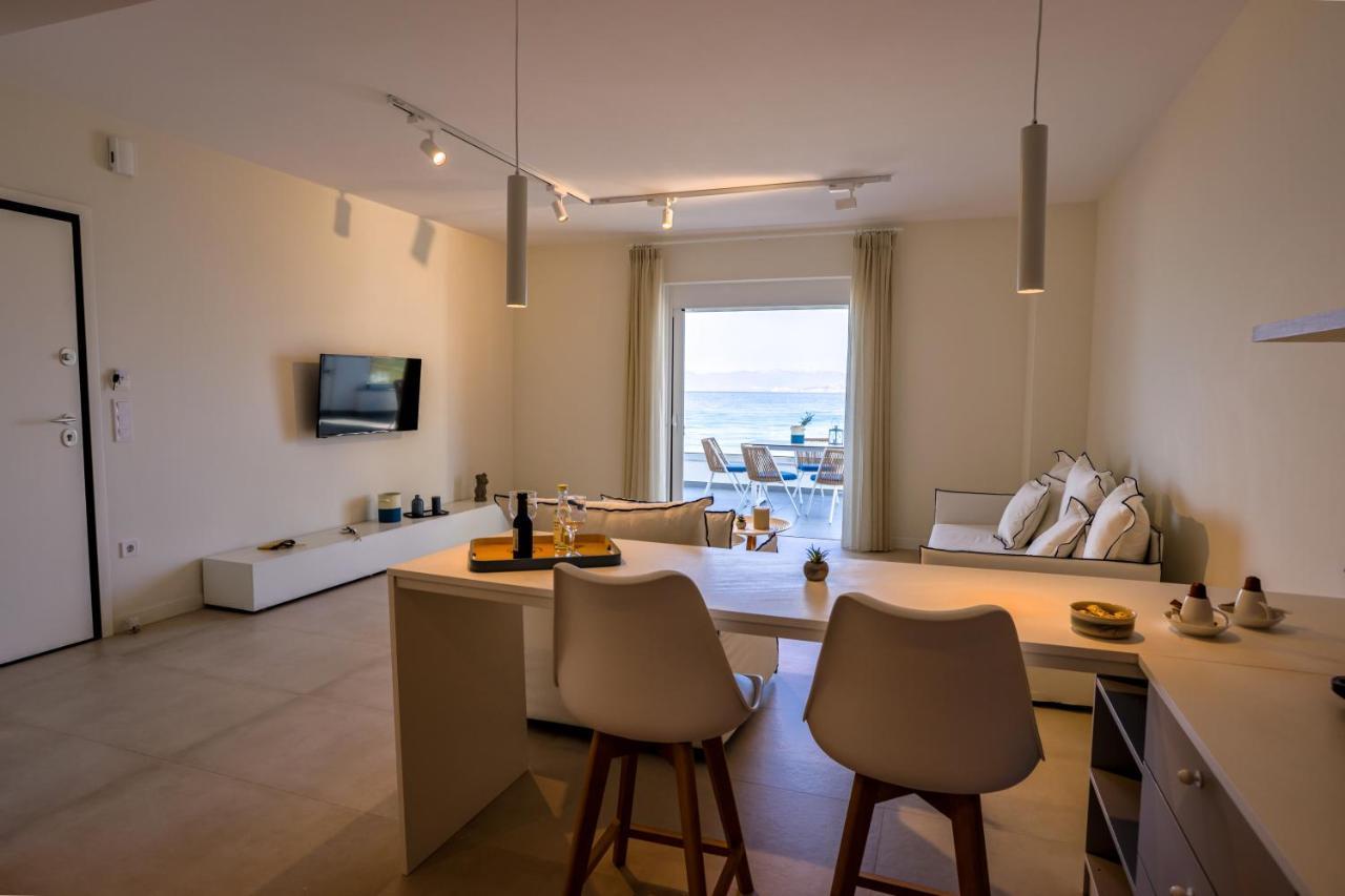 La Mer Bleue Beachfront Boutique Apartments Vrahati Buitenkant foto