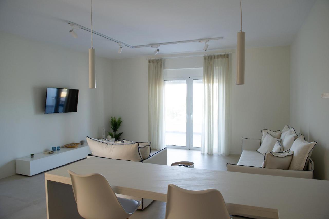 La Mer Bleue Beachfront Boutique Apartments Vrahati Buitenkant foto