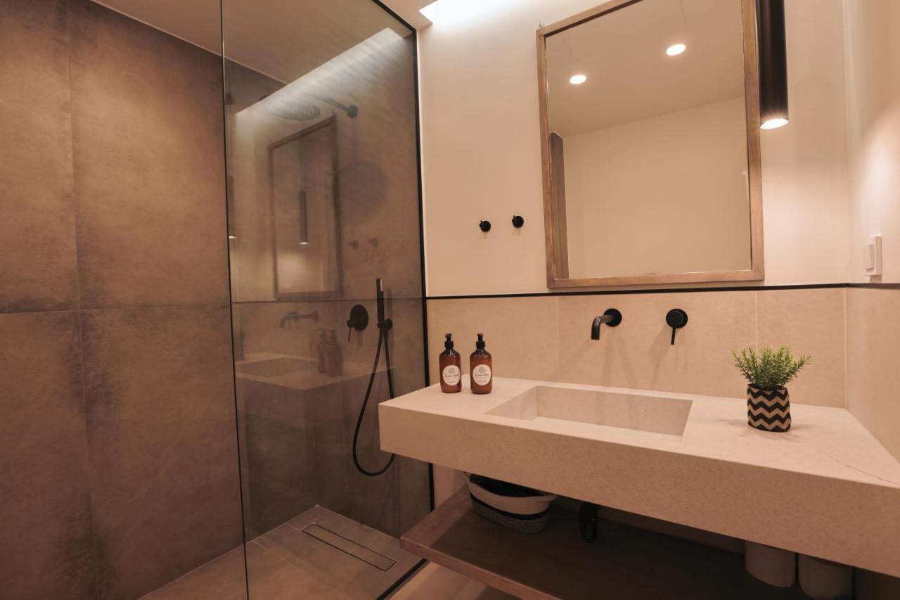 La Mer Bleue Beachfront Boutique Apartments Vrahati Buitenkant foto
